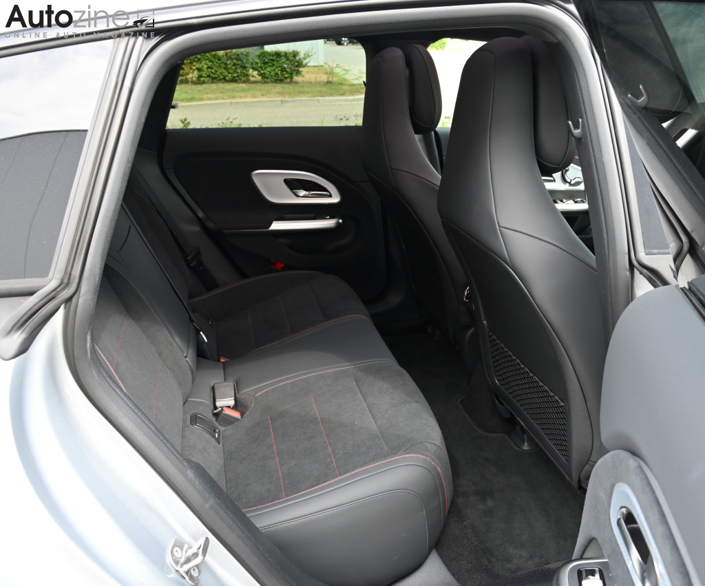 Mercedes-Benz CLA Shooting Brake (Achterin)