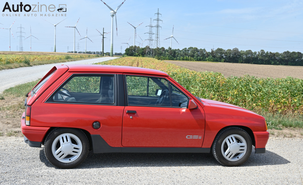 Opel Corsa GSi (Zijkant)