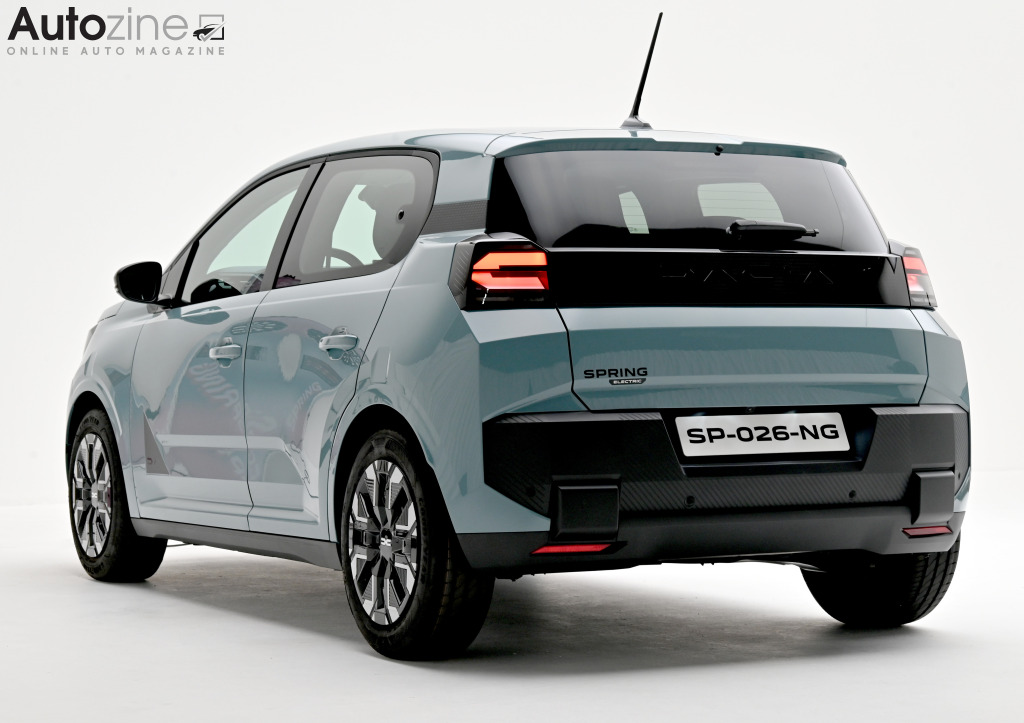 Dacia Spring (Schuin achter)