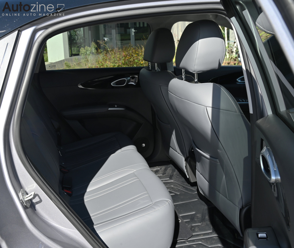 Geely E2 (Achterin)