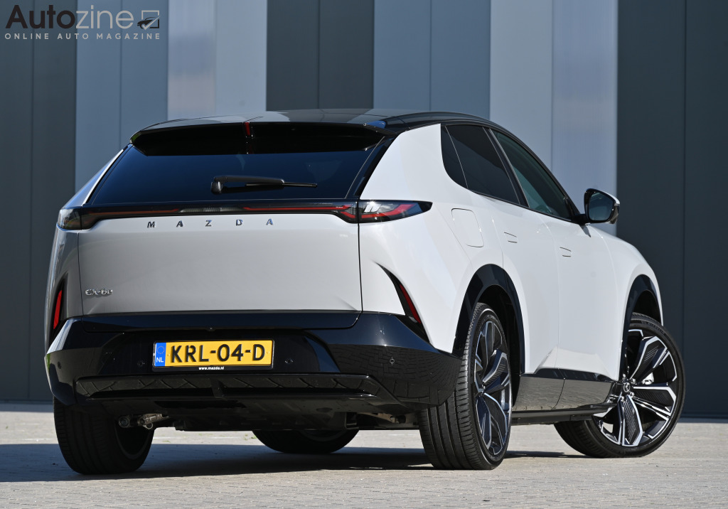 Mazda CX-6e (Driekwart achter)