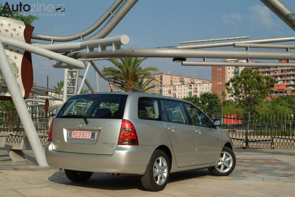 Toyota Corolla Wagon (Driekwart achter)