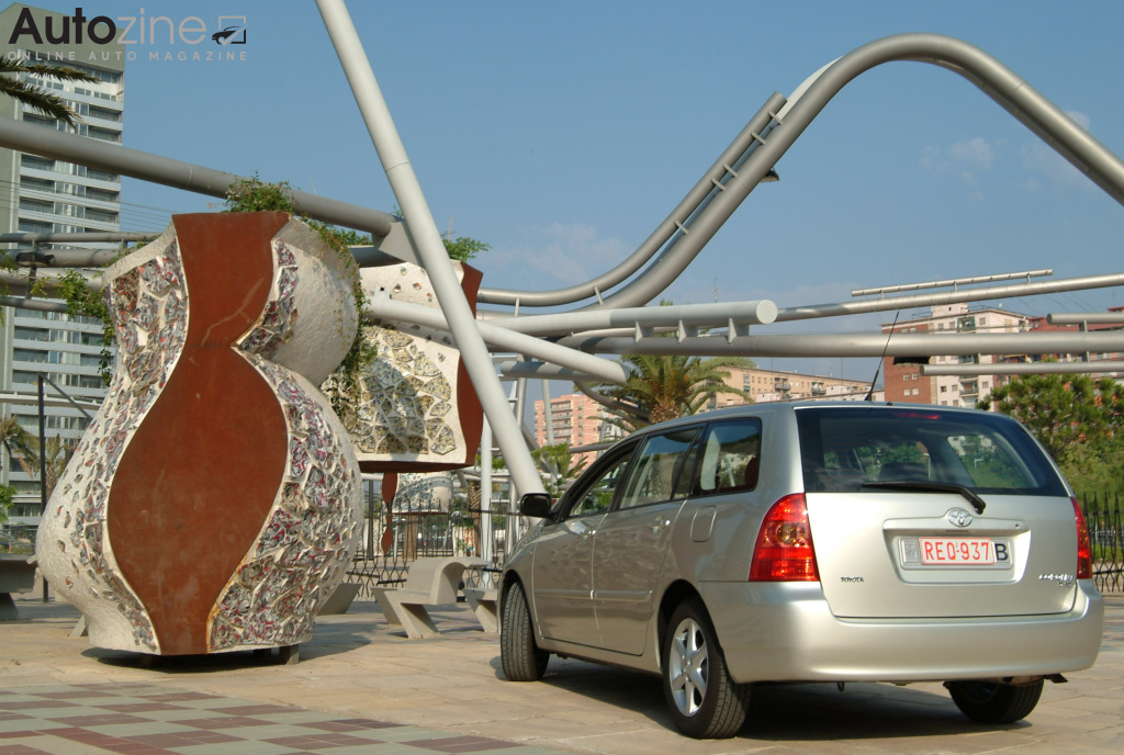 Toyota Corolla Wagon (Schuin achter)