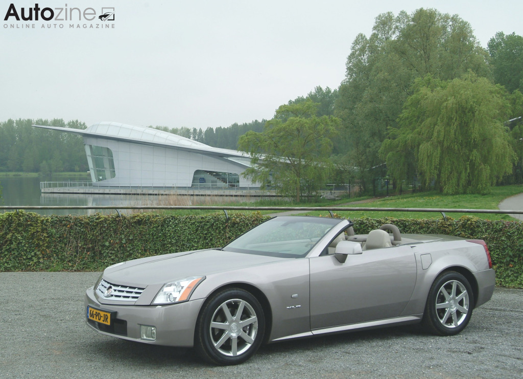 Cadillac XLR (Schuin voor)