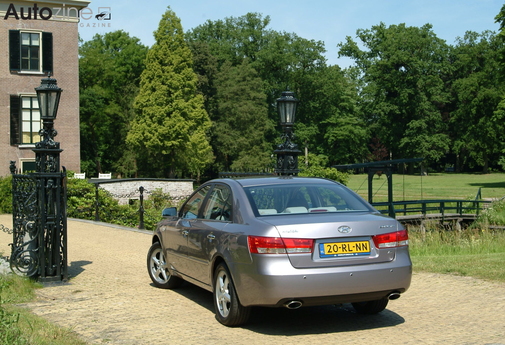 Hyundai Sonata (Driekwart achter)