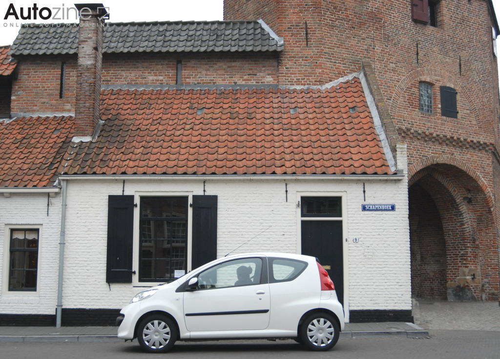 Peugeot 107 (Zijkant)