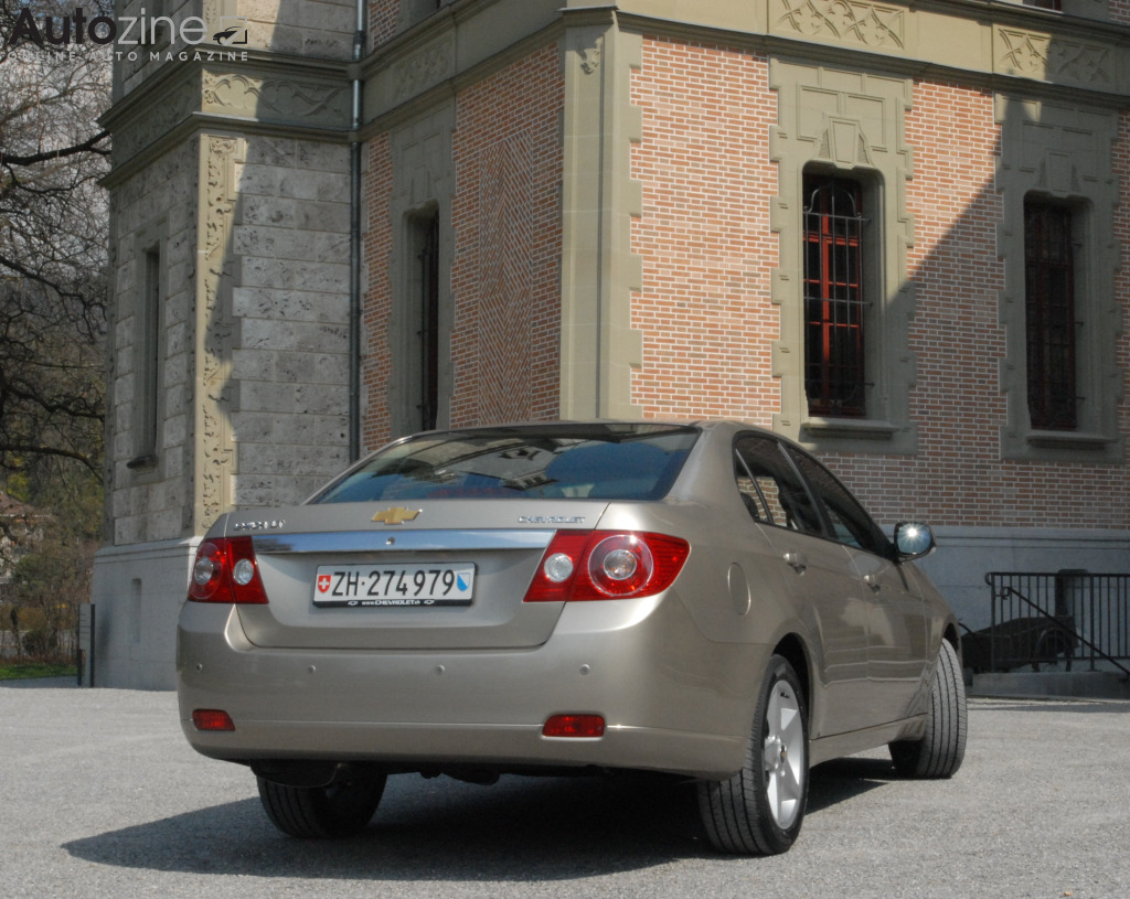 Chevrolet Epica (Driekwart achter)