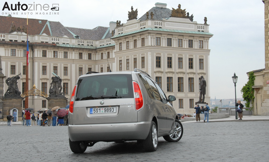 Skoda Roomster (Driekwart achter)