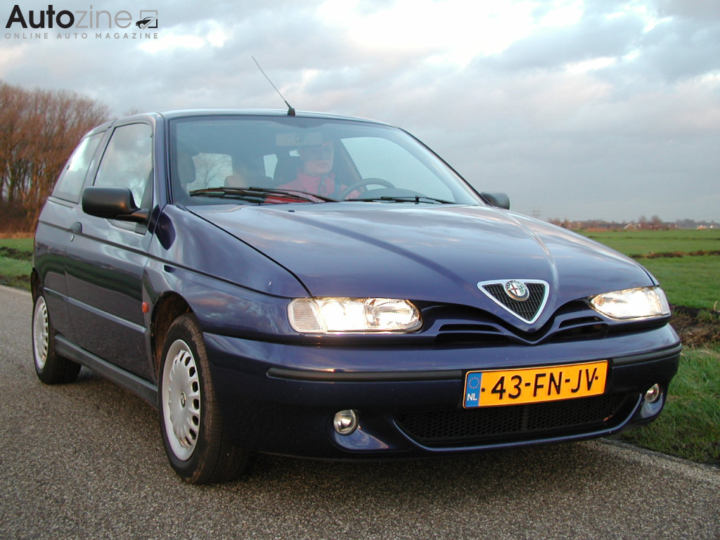 Alfa Romeo 145 (Schuin voor)
