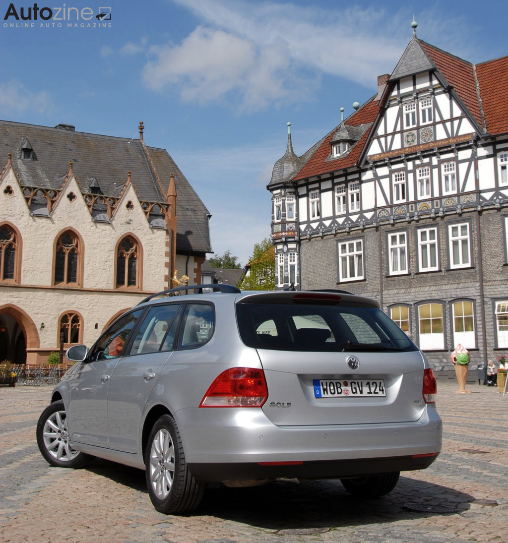 Volkswagen Golf Variant (2007 - 2013) (Dorpsplein driekwart achter hoog)