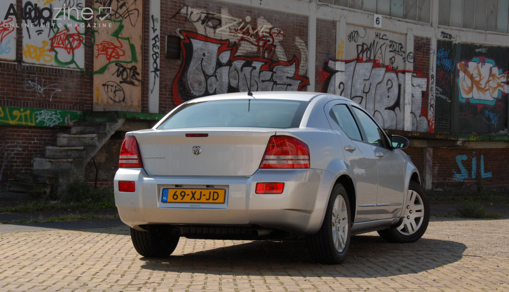 Dodge Avenger (Driekwart achter)